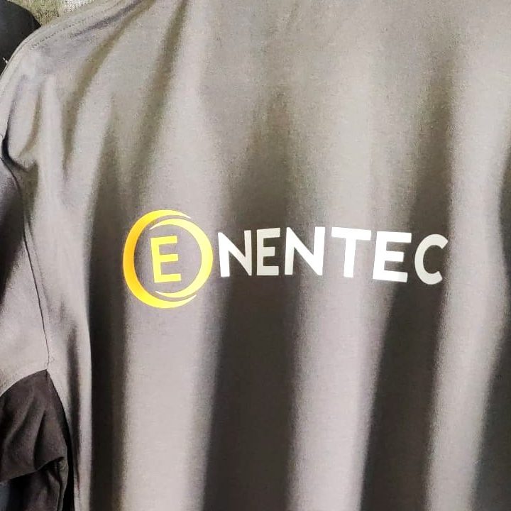 Bedrucktes Polo-Shirt mit Firmenlogo – Textildruck Plotter König Eppingen
